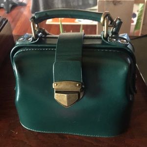 Shoulder/crossbody bag with adjustable straps